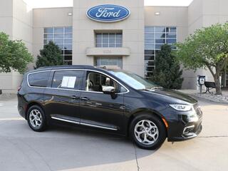 2023 Chrysler Pacifica for sale in Overland Park KS