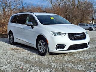 2023 Chrysler Pacifica for sale in Bellevue OH