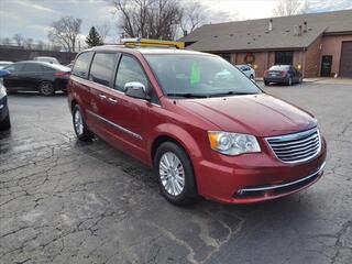 2013 Chrysler Town And Country for sale in Belvidere IL