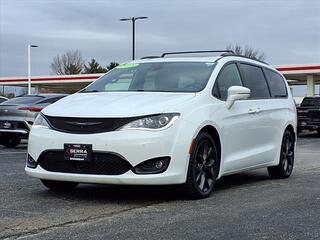 2018 Chrysler Pacifica for sale in Savoy IL