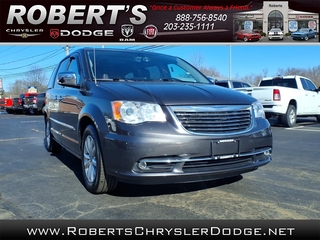 2016 Chrysler Town And Country for sale in Meriden CT
