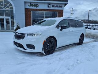 2024 Chrysler Pacifica for sale in Aurora OH