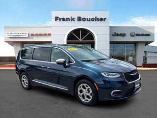 2023 Chrysler Pacifica for sale in Janesville WI
