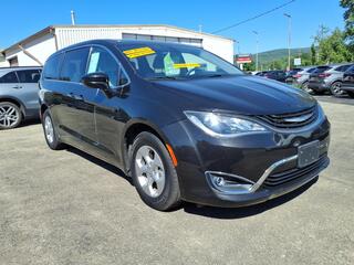 2018 Chrysler Pacifica Hybrid for sale in Connellsville PA