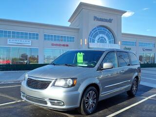 2014 Chrysler Town And Country for sale in Clinton Twp. MI