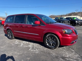 2016 Chrysler Town And Country for sale in Duncansville PA