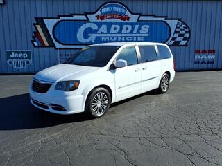2014 Chrysler Town And Country for sale in Muncie IN