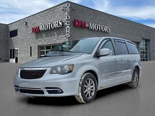 2015 Chrysler Town And Country for sale in Farmington Hills MI