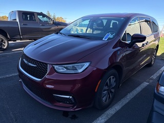 2023 Chrysler Pacifica Plug-In Hybrid for sale in Fredonia NY