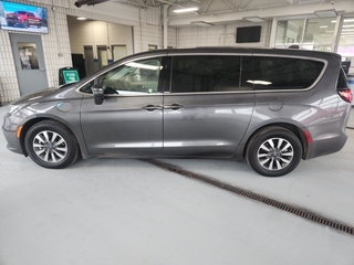 2022 Chrysler Pacifica Hybrid