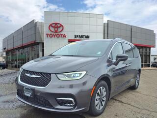 2021 Chrysler Pacifica Hybrid for sale in Lansing MI