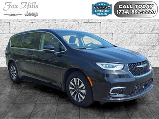 2023 Chrysler Pacifica Plug-In Hybrid for sale in Plymouth MI