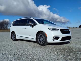 2023 Chrysler Pacifica Plug-In Hybrid for sale in Bellevue OH