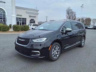 2025 Chrysler Pacifica Plug-In Hybrid for sale in Fort Mill SC