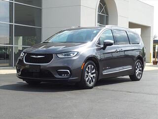 2023 Chrysler Pacifica Plug-In Hybrid for sale in Shelbyville IN