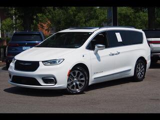2024 Chrysler Pacifica Plug-In Hybrid