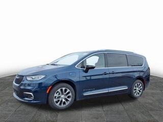 2025 Chrysler Pacifica Plug-In Hybrid