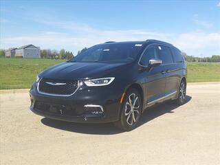 2024 Chrysler Pacifica for sale in Hampshire IL