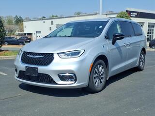 2024 Chrysler Pacifica Plug-In Hybrid