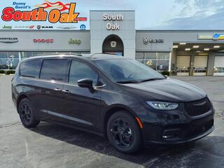 2025 Chrysler Pacifica Plug-In Hybrid