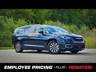 2025 Chrysler Pacifica Plug-In Hybrid