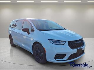 2024 Chrysler Pacifica Plug-In Hybrid for sale in New Bern NC