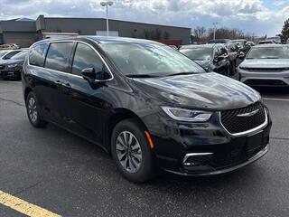 2025 Chrysler Pacifica Plug-In Hybrid