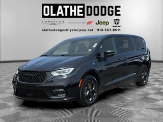 2022 Chrysler Pacifica Hybrid for sale in Olathe KS