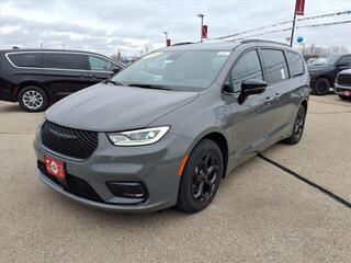 2025 Chrysler Pacifica Plug-In Hybrid