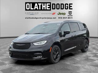 2025 Chrysler Pacifica Plug-In Hybrid for sale in Olathe KS