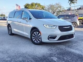 2021 Chrysler Pacifica Hybrid for sale in Homestead FL