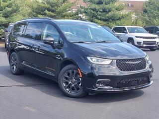 2024 Chrysler Pacifica Plug-In Hybrid for sale in Cincinnati OH