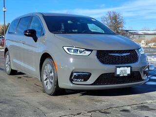 2025 Chrysler Pacifica Plug-In Hybrid