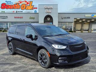 2025 Chrysler Pacifica Plug-In Hybrid