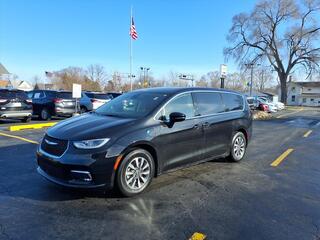 2024 Chrysler Pacifica Plug-In Hybrid for sale in Momence IL
