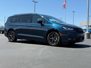 2025 Chrysler Pacifica Plug-In Hybrid