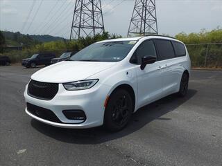 2024 Chrysler Pacifica Plug-In Hybrid for sale in Lexington MA