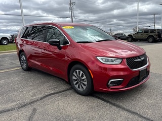 2025 Chrysler Pacifica Plug-In Hybrid