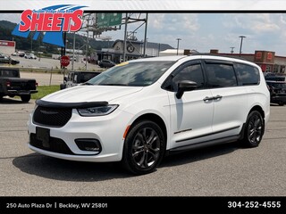 2023 Chrysler Pacifica for sale in Beckley WV