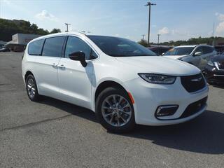 2024 Chrysler Pacifica for sale in Altoona PA