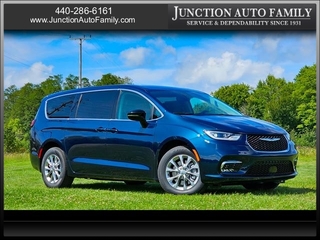 2024 Chrysler Pacifica for sale in Chardon OH