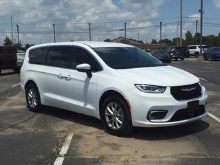 2023 Chrysler Pacifica for sale in Shawnee KS