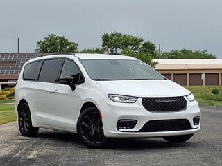 2024 Chrysler Pacifica for sale in Peotone IL