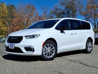 2026 Chrysler Pacifica for sale in Rochester NH