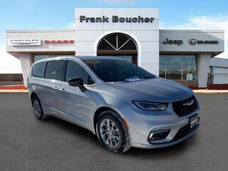 2026 Chrysler Pacifica for sale in Janesville WI