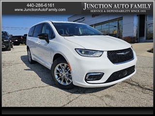 2024 Chrysler Pacifica for sale in Chardon OH