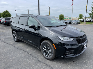 2022 Chrysler Pacifica for sale in Platteville WI