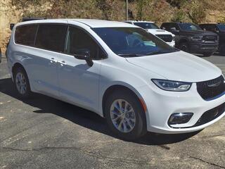 2025 Chrysler Pacifica for sale in Royal Oak MI