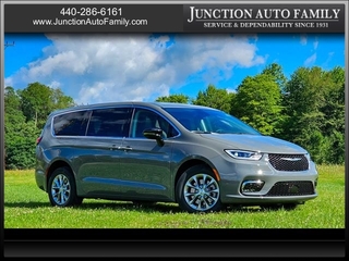 2024 Chrysler Pacifica for sale in Chardon OH