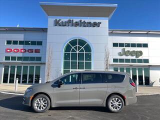 2025 Chrysler Pacifica for sale in Boardman OH